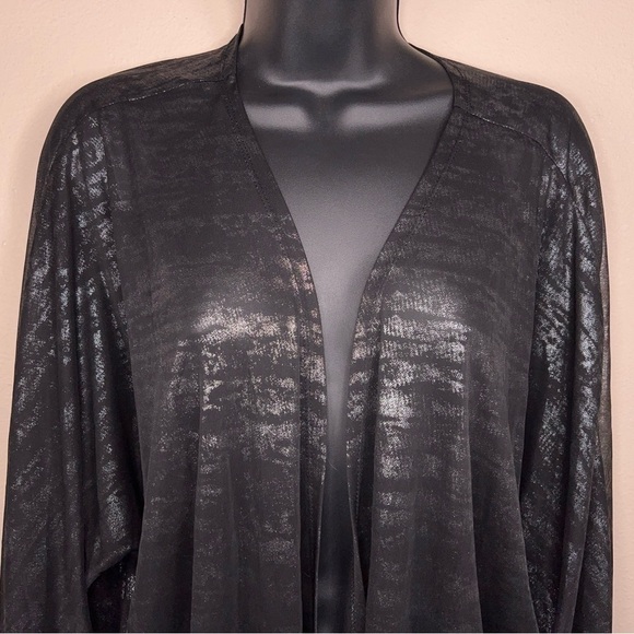 LARGE LULAROE BLACK SILVER SHRUG LIGHTWEIGHT GOTH FLOWY - Picture 4 of 12
